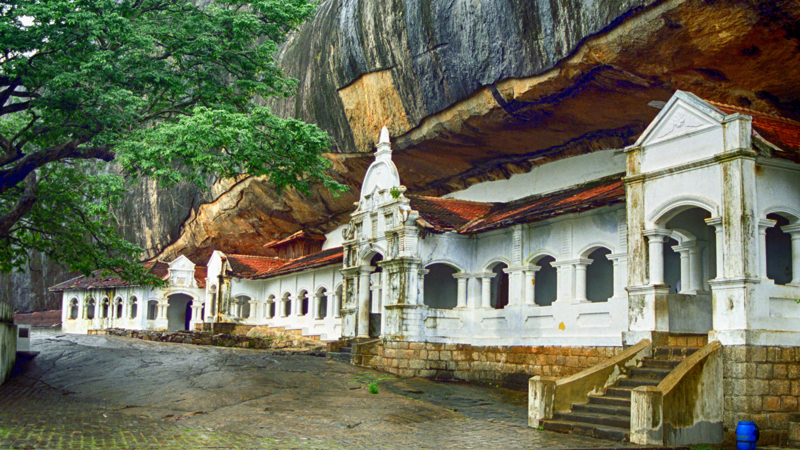 Dambulla cave temple